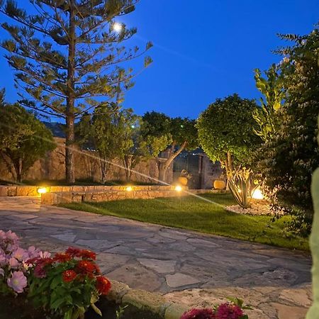 Pistachio Guesthouse, Παραδοσιακός Ξενώνας Vathí Esterno foto