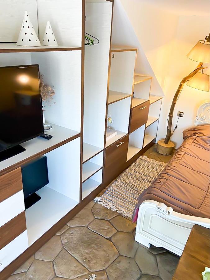 Pistachio Guesthouse, Παραδοσιακός Ξενώνας Vathí Esterno foto
