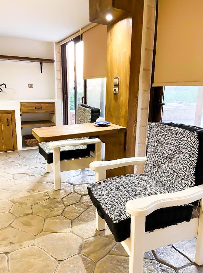 Pistachio Guesthouse, Παραδοσιακός Ξενώνας Vathí Esterno foto