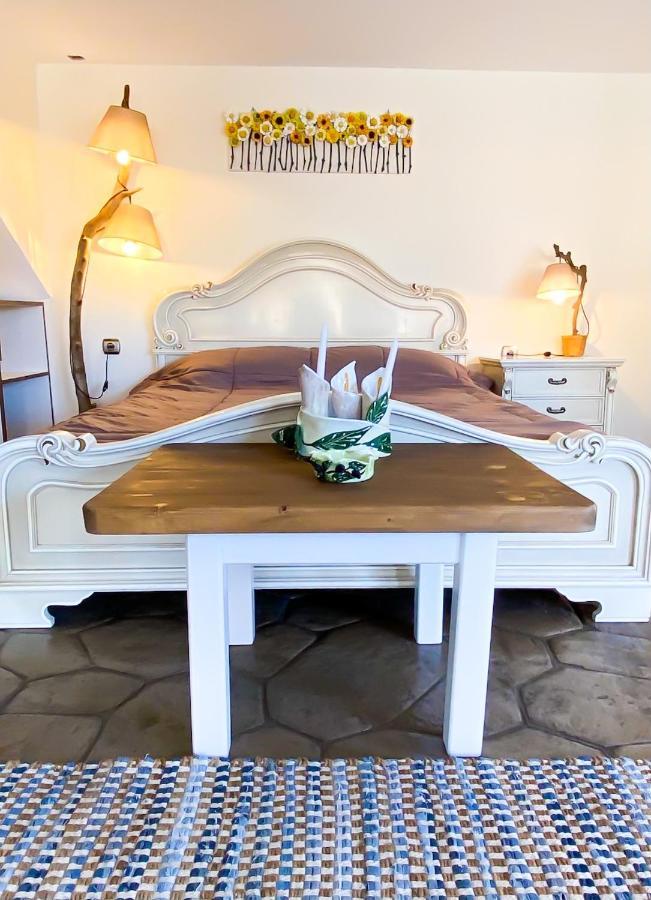 Pistachio Guesthouse, Παραδοσιακός Ξενώνας Vathí Esterno foto